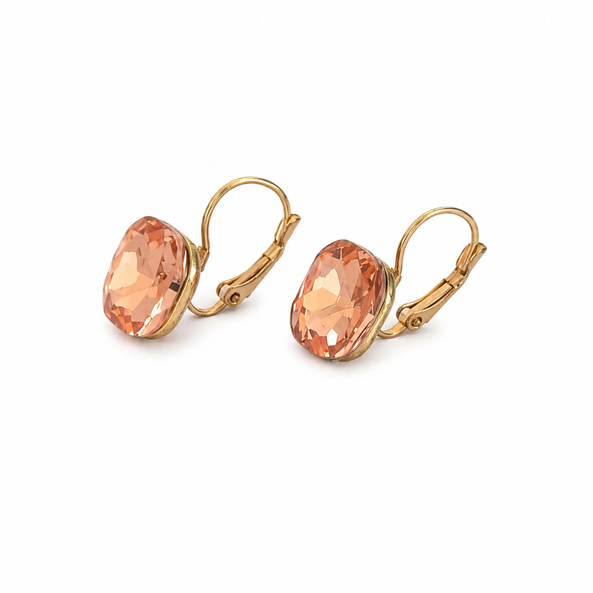 Circonita cúbica rosa de talla cuadrada en oro