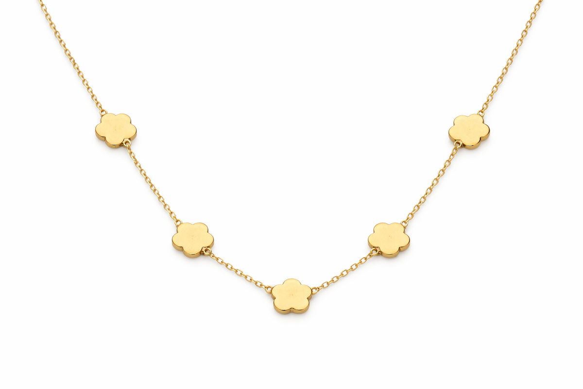 Collar de cadena con cinco dijes de flores en tono dorado