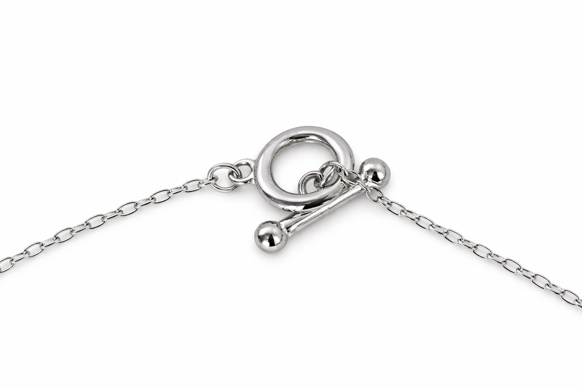 Collar largo estilo ópera con diseño de trébol brillante en tono plateado